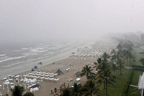 Temporal avança e litoral de SP entra em alerta de perigo.