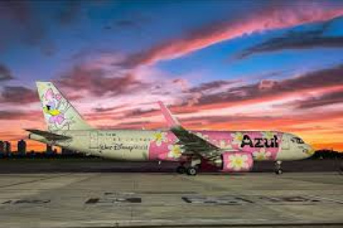 Avião da Azul faz pouso de emergência em Brasília após ameaça de bomba