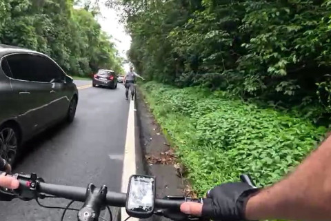 BIKE NA RODOVIA:  Ciclistas são barrados durante tentativa de descer a serra da Mogi-Bertioga